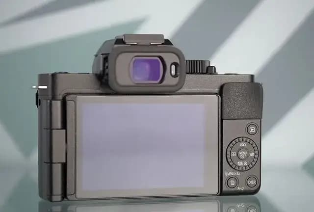 Panasonic LUMIX G100D Body — фото 2