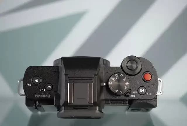 Panasonic LUMIX G100D Body — фото 4