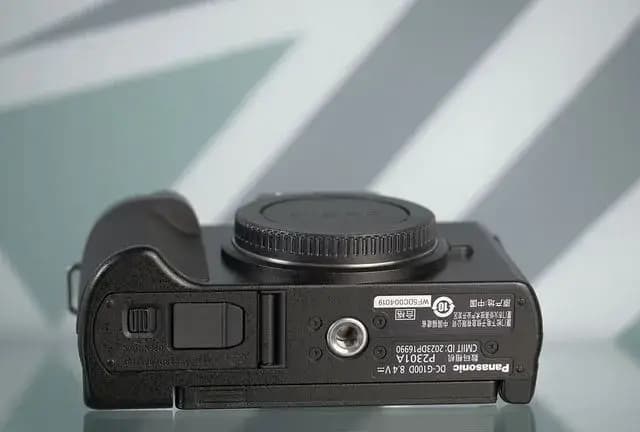 Panasonic LUMIX G100D Body — фото 5