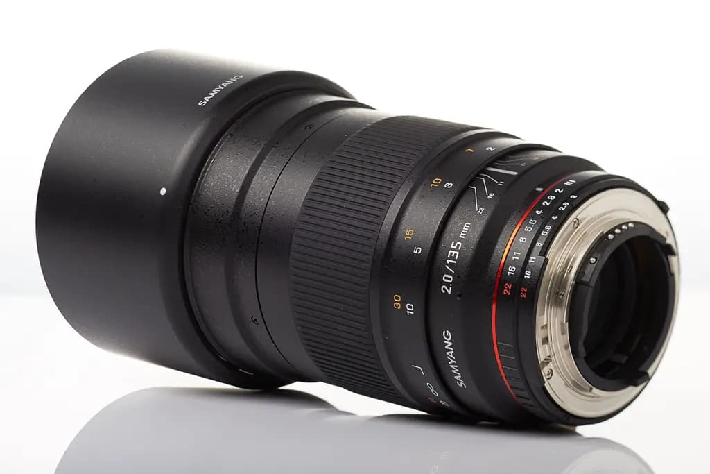 Samyang 135mm f/2.0 (Nikon AE)
